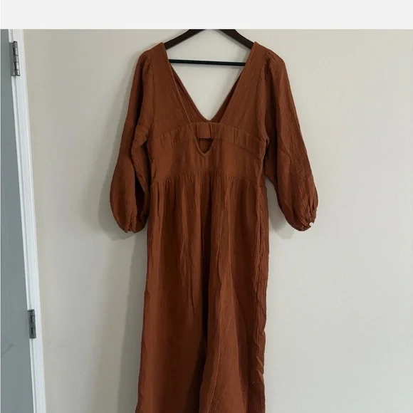 Madewell Lightspun V-Neck Tiered Midi Dres - Picture 3 of 6